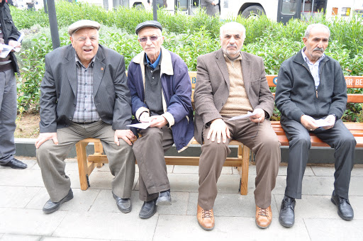 Emekliler 500 Lira Zam İstiyor