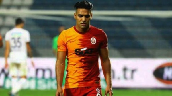 Galatasaray'da Üç Oyunculu Cezalı Durumu Düşerken Falcao Yine Sakatlandı