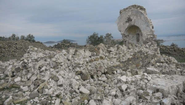 250 Yıllık Şapel Defineci Kazıları Nedeniyle Yıkıldı