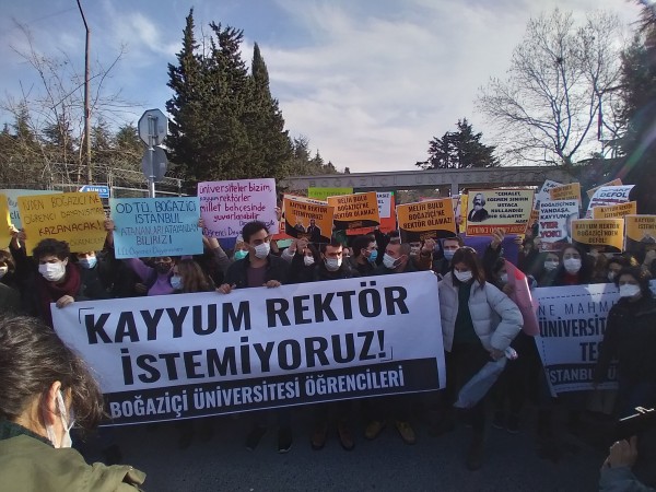 İstanbul Valiliği Boğaziçi Gösteri ve Yürüyüşlerini Yasakladı