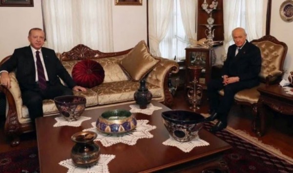 Kutalmış Türkeş'ten Bu Fotoğrafa Sert Tepki: Nankör Mirasyediler
