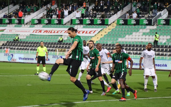 Denizlispor'da 5 Oyuncu Kulübü FIFA'ya Şikayet Etti