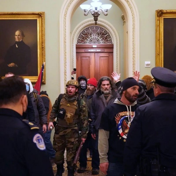 Trump'tan Destekçilerine Eve Dönün Mesajı