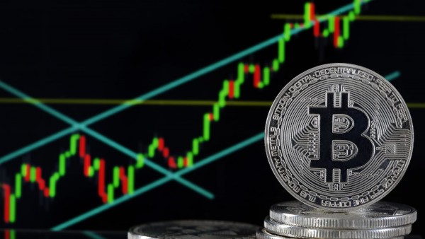 Bitcoin Bir Rekor Daha Kırdı: 24 Saatte 3000 Dolar Değer Kazandı