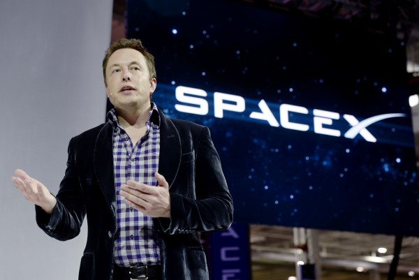 Elon Musk Jeff Bezos'u Geride Bırakarak Dünyanın En Zengin İnsanı Oldu