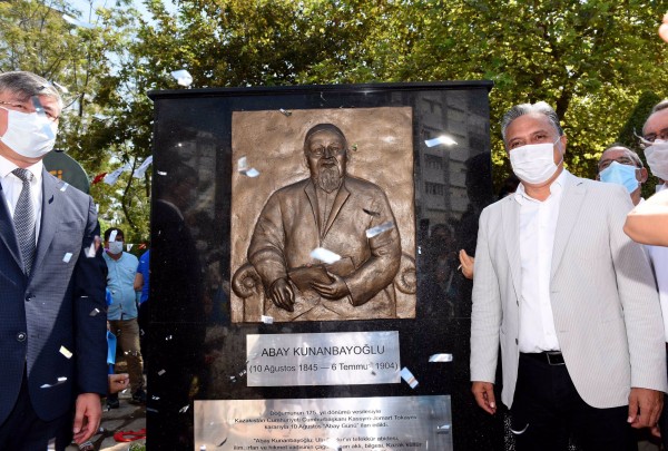 TÜRKSOY'un 'Abay Madalyası' Muratpaşa Belediye Başkanı Uysal'a Verildi