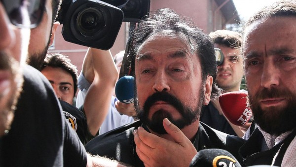 Adnan Oktar 1075 Yıl 3 Ay Hapis Cezasına Çarptırıldı
