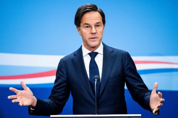Hollanda'da Hükümet İstifa Etti