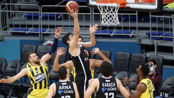 Basketbol Derbisinde Beşiktaş Fenerbahçe'yi Mağlup Etti
