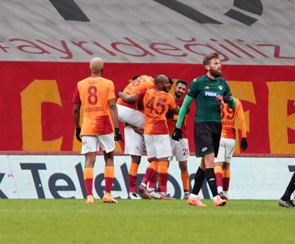 Galatasaray Denizlispor'u 6 Golle Geçti
