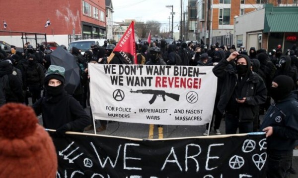 Terör Örgütü Antifa Demokrat Parti Merkezine Saldırdı