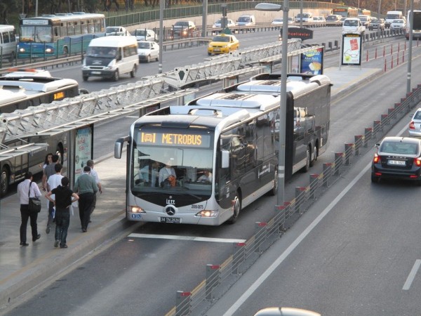 Metrobüs Tabelalarında Kod Yerine Son İstasyonun Adı Yazılacak