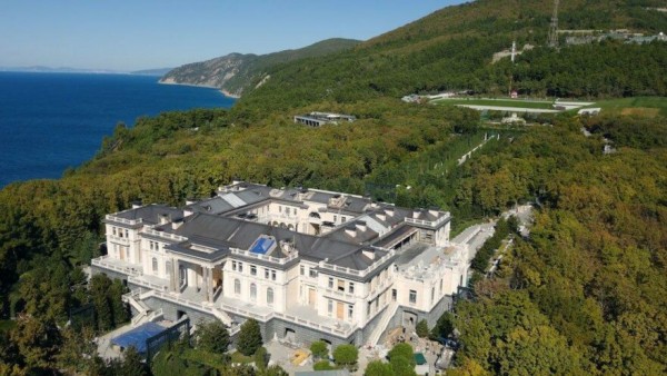 Rus Diktatör Putin'in Karadeniz Kıyısındaki Gizli Sarayı Deşifre Oldu
