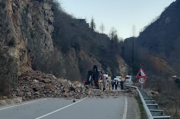 Giresun'da Meydana Gelen Heyelan Vatandaşta Korkuya Sebep Oldu