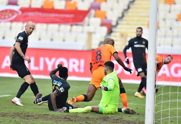 Galatasaray Son Dakikalarda Babel ile Güldü