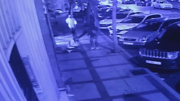 Kağıt Toplayıcı Para İstediği 3 Turisti Takip Edip Bıçakladı