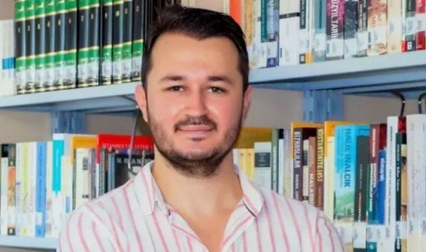 Öğretim Görevlisi Kavgayı Ayırmak İsterken Bıçaklanarak Öldürüldü