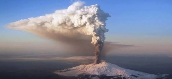 Avrupa'nın En Büyük Aktif Yanardağı Etna Yeniden Faaliyete Geçti