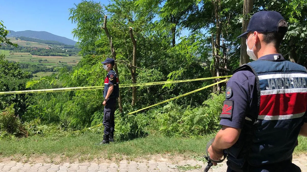 Ağaç Budama Kavgası: Kardeşini ve Yeğenini Pompalı Tüfekle Öldürdü