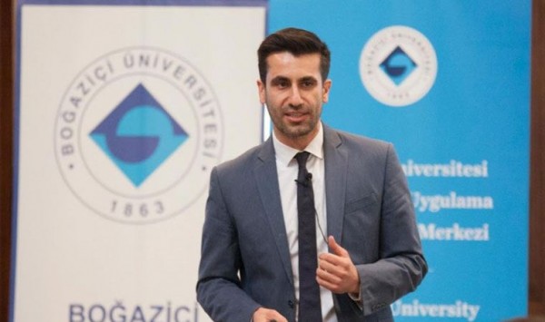 DEVA Kurucusu Öğretim Üyesi 'Kayyum Rektör'ün Danışmanı Olmayı Reddetti