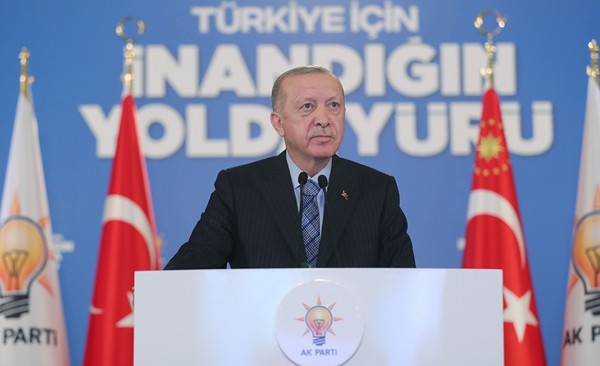 İYİ Partili İl Başkanı AKP Kongresine Katılarak Erdoğan'ı Selamladı