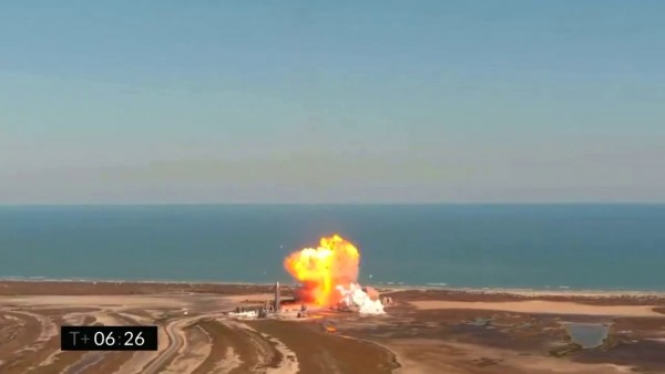 SpaceX Roketi İniş Sırasında Patladı