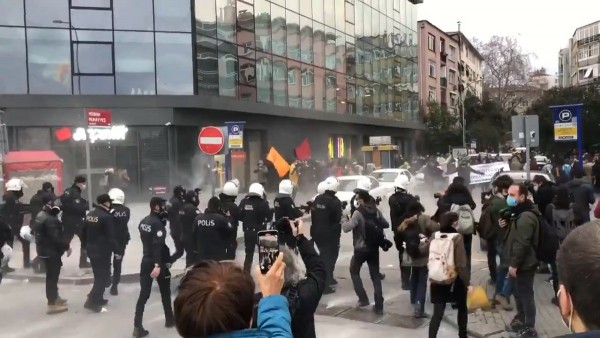 Kadıköy'de Gözaltına Alınan 23 Kişiden 10'u İçin Tutuklama Talebi