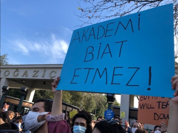 Boğaziçililerden Hem İktidara Hem Eylemlere Gölge Düşürenlere Ders