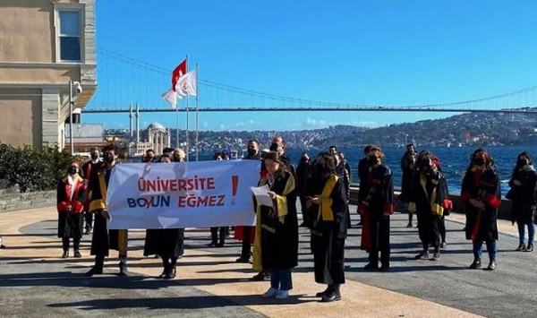 Galatasaray Üniversitesinden Bogaziçi'ne Destek: Üniversite Boyun Eğmez