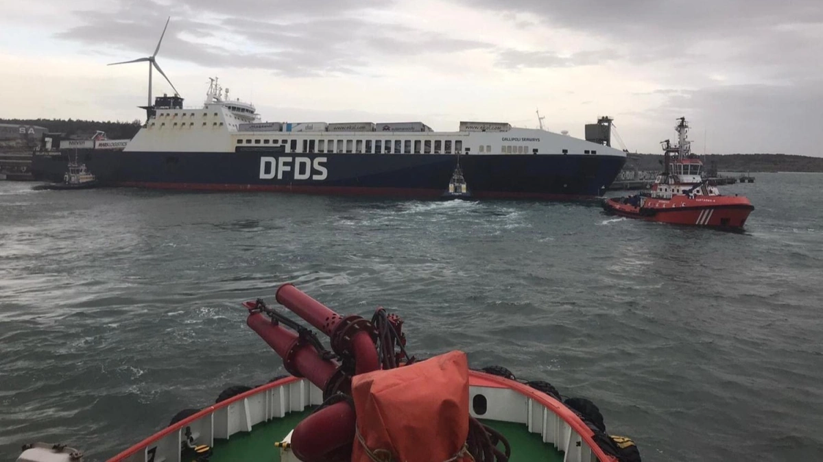 Çanakkale Açıklarında Gemi Yangını