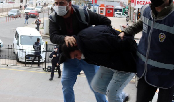 İndirim Yapmayan İşletmeciyi Bıçakladı