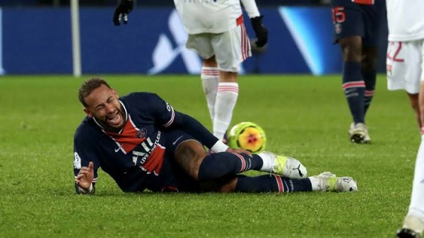 Yıldız Futbolcu Neymar 4 Hafta Sahalardan Uzak Kalacak