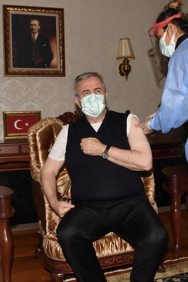 Mansur Yavaş Çin Virüsü Aşısı Oldu