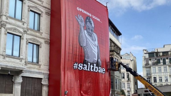 Tarihi Binaya Asılan Kebapçı Nusret Reklamı İBB'yi Harekete Geçirdi