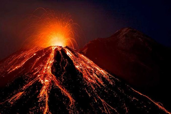 Avrupa'nın En Büyük Aktif Yanardağı Etna Durulmuyor