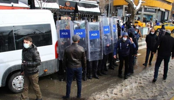 Kadın Üniversitesi Eylemine Polis Müdahalesi