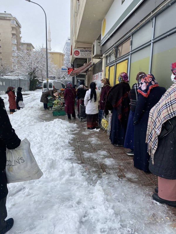 Vatandaş Çürük Sebzeleri 20 Liraya Alıyor