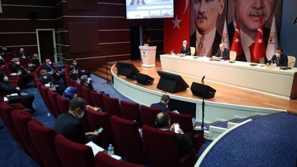 AKP'nin MKYK Toplantısı Sona Erdi