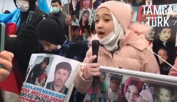 Kamp Mağduru Minik Uygur Türkü Kızdan İnsanlığa Büyük Ders