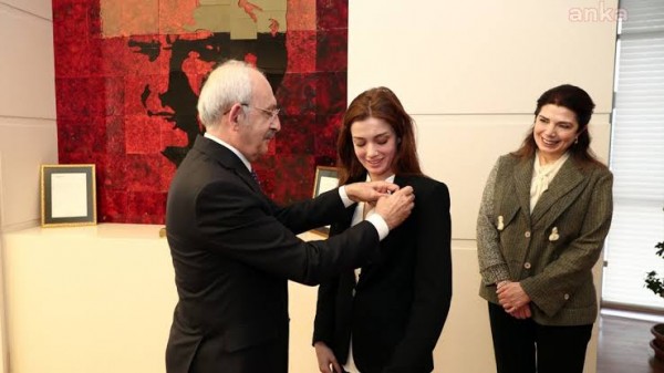 Prof. Dr. Ahmet Taner Kışlalı'nın Eşi ve Kızı CHP Üyesi Oldu