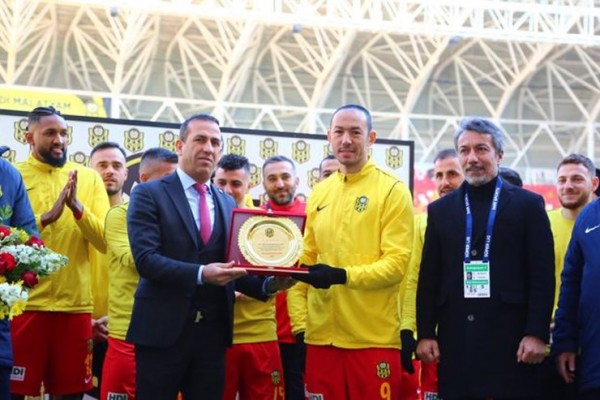 Umut Bulut Süper Lig Tarihine Geçti