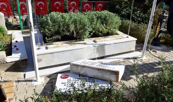 Adana'da 2'si Şehit Mezarı Olmak Üzere 79 Mezar Tahrip Edildi