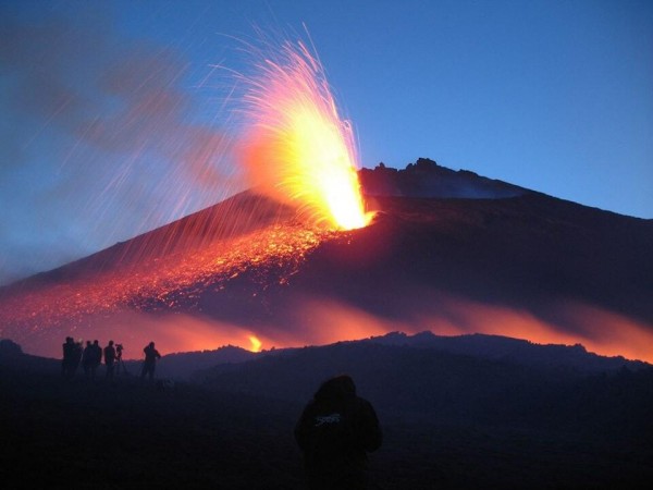 Etna Yanardağı, 4 Gün İçinde 4 Kez Patladı