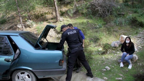 Polisi Görünce Kız Arkadaşını Bırakıp Dağa Kaçtı
