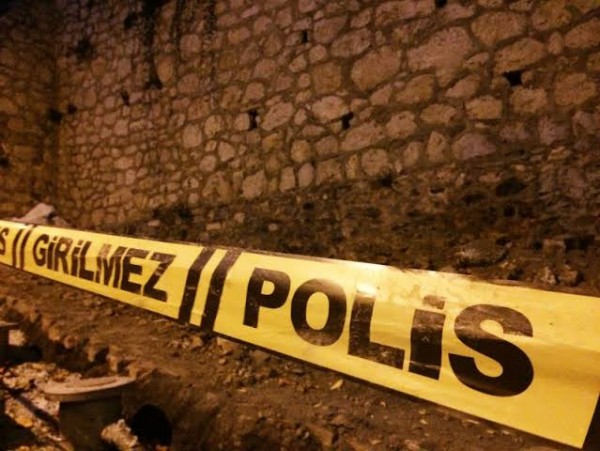 Cinnet Geçiren Adam Eşi ve Çocuklarını Bıçakladı: 1 Ölü, 3 Yaralı