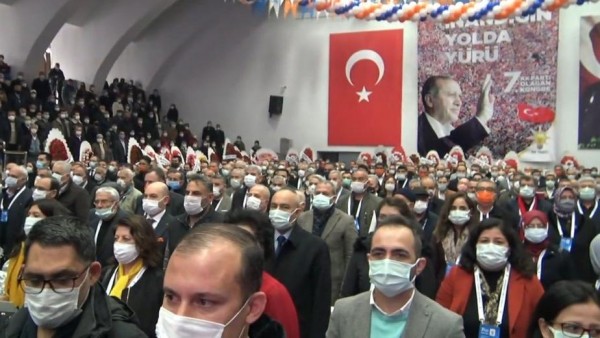 Bakan Koca, AKP Kongreleri için Vatandaşı Suçladı 