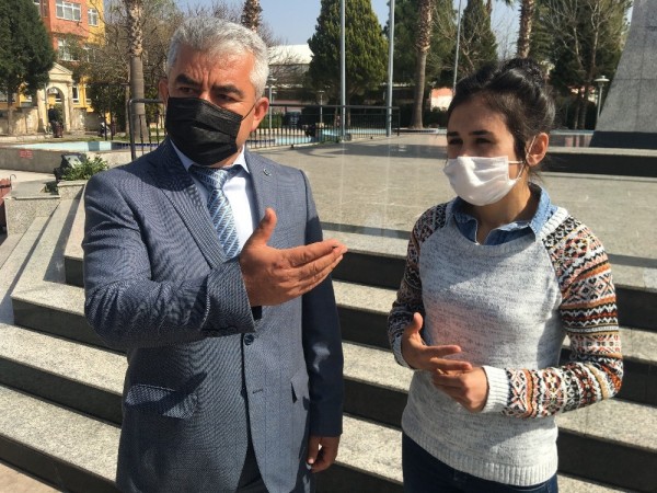 Kadın Öğretmen ve Ailesine Canlı Ders Sırasında Şiddet