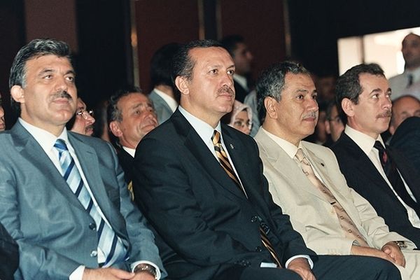 AKP Yönetiminde Köklü Değişiklikler Olacak İddiası