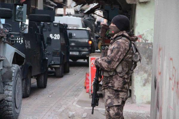 Diyarbakır'da PKK Operasyonu: 14 Gözaltı