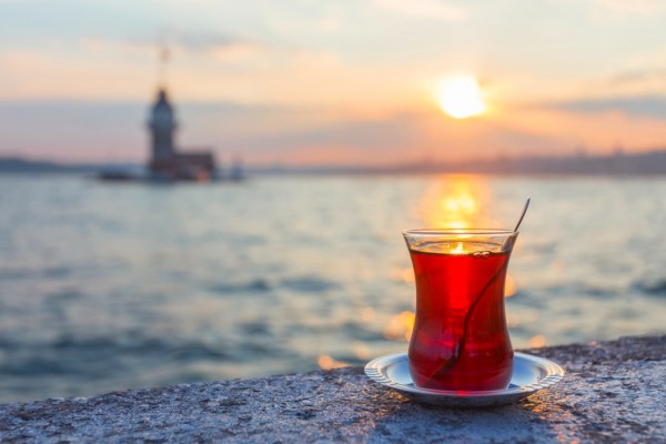 ABD'li Doktordan Türkiye'yi Sevindirecek Çin Virüsü Önerisi: Çay İçin